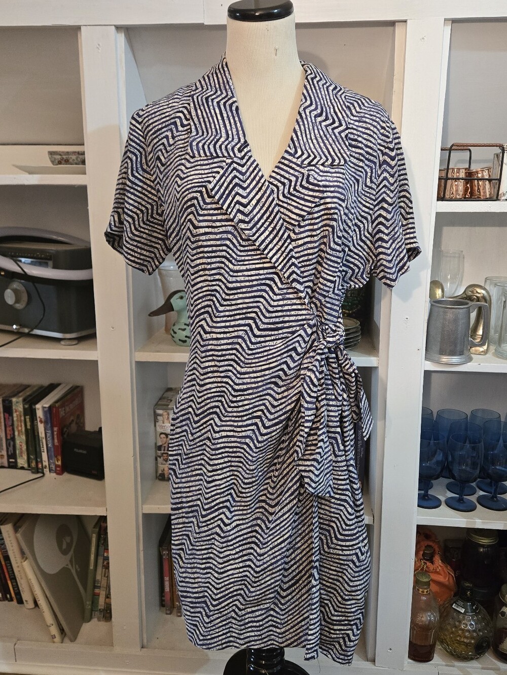 Size 12P Petite Adrianna Papell safe silk vintage 100% Silk wrapdress Patterned